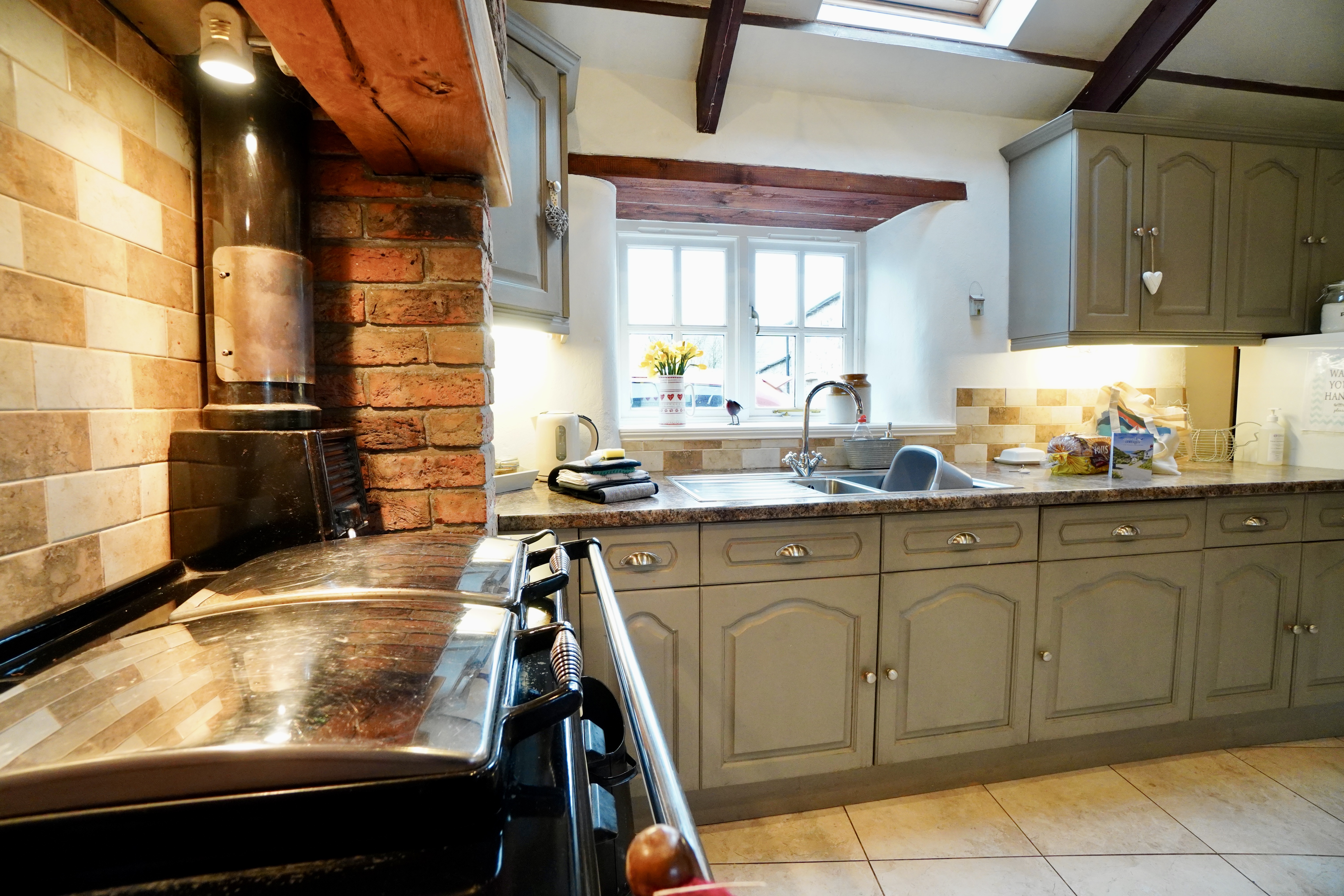 Old_Dairy_Cottage_kitchen_and_Aga
