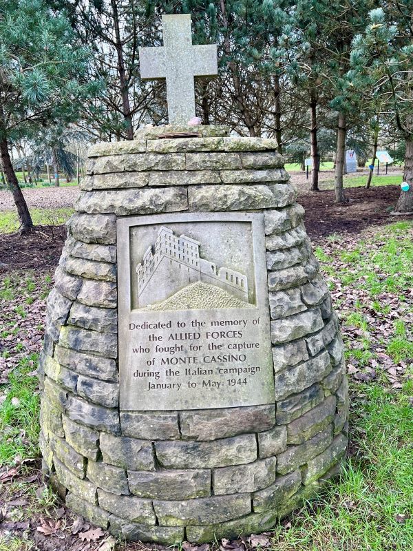 Memorial_for_the_soldiers_who_fought_in_Monte_Cassino