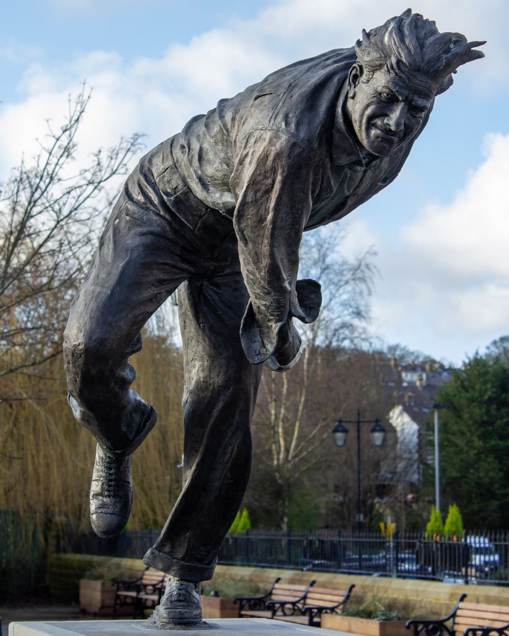 Statue_in_Skipton_of_a_Yorkshire_hero_Freddie_Trueman_credit_shutterstock Statue_in_Skipton_of_a_Yorkshire_hero_Freddie_Trueman_credit_shutterstock