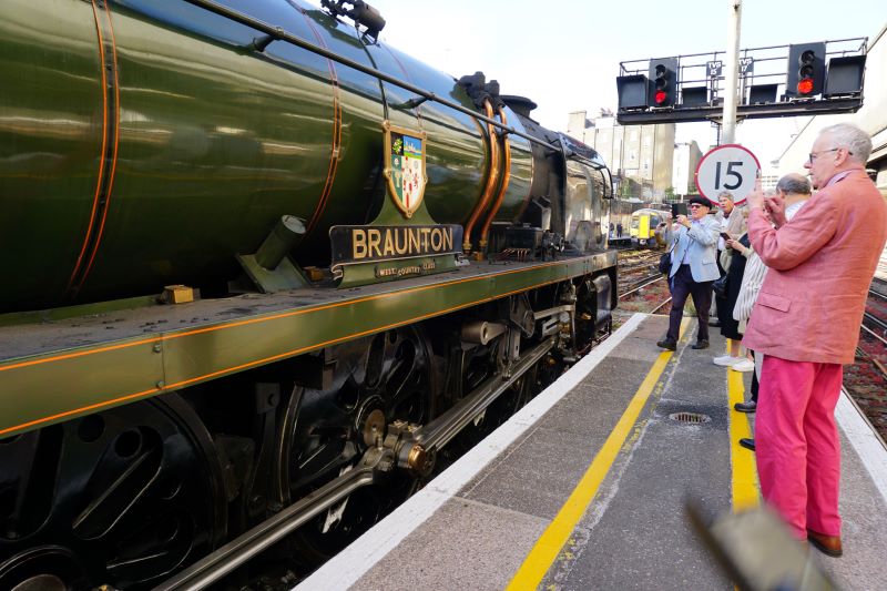 Braunton_was_the_star_and_everyone_wanted_a_picture Braunton_was_the_star_and_everyone_wanted_a_picture