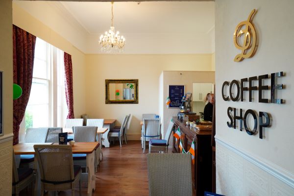 Coffee_shop_at_the_Devonshire