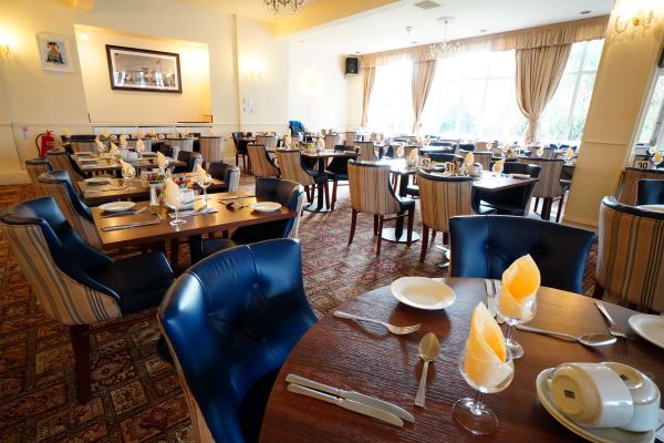 Devonshire_dining_room_ready_for_service