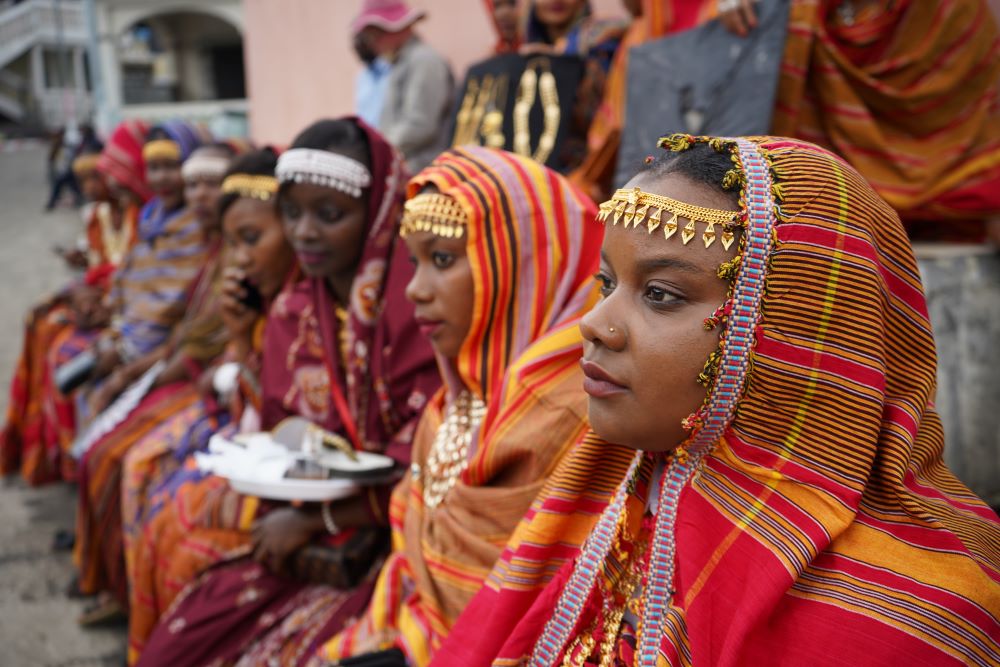Intrepid_Travel_comoros_Comorian Ladies