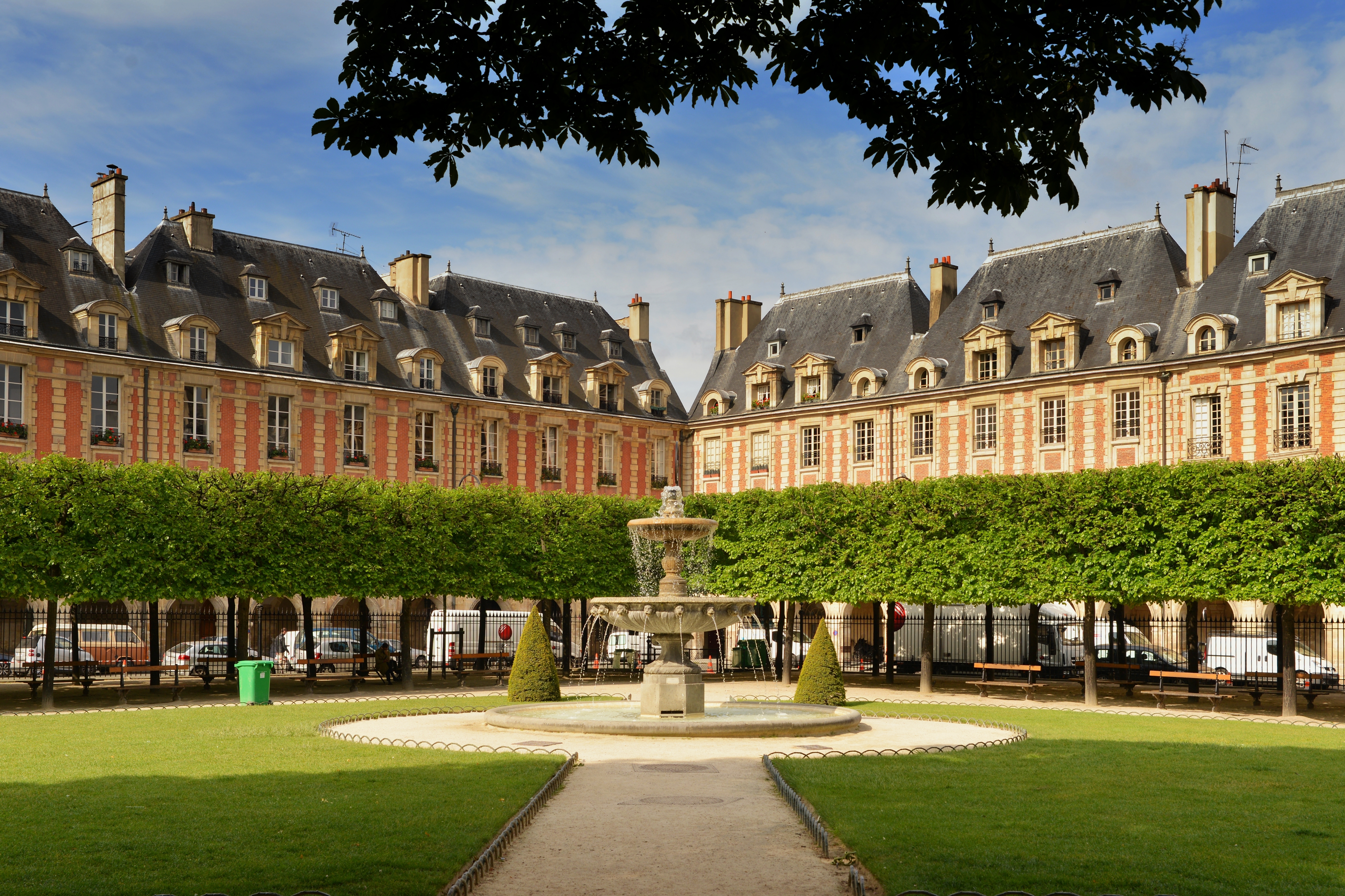 One of the oldest squares in the city, Places des Vosges