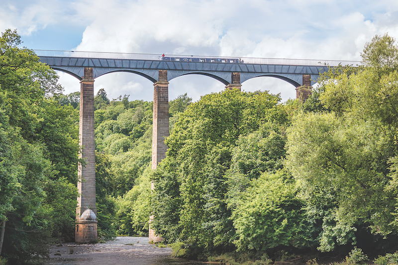 Crossing Pontcysyllte Aqueduct Crossing Pontcysyllte Aqueduct