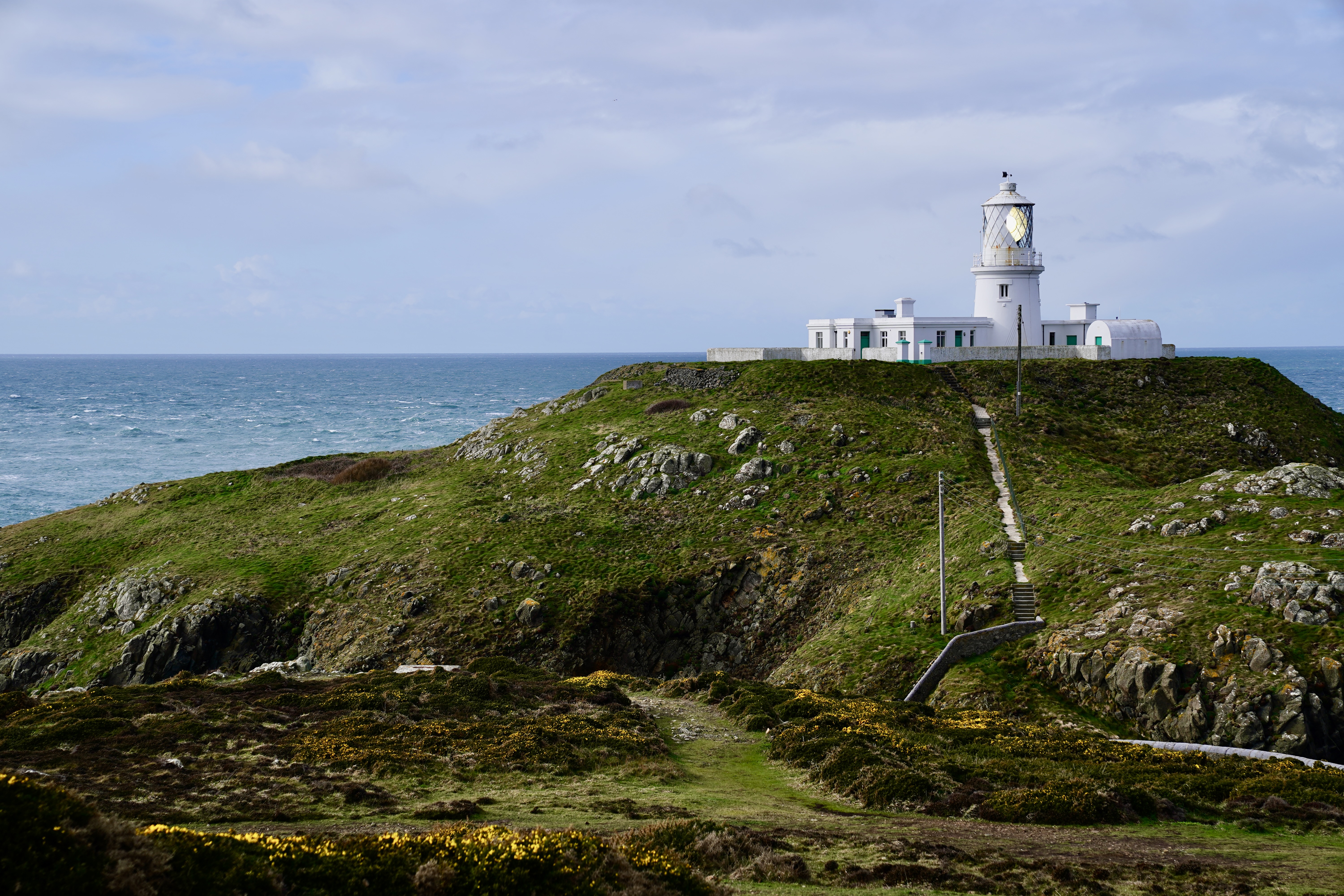 Strumble_Head_lighthouse_beams_out_its_warning