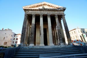 Temple_of_Augustus Vienne