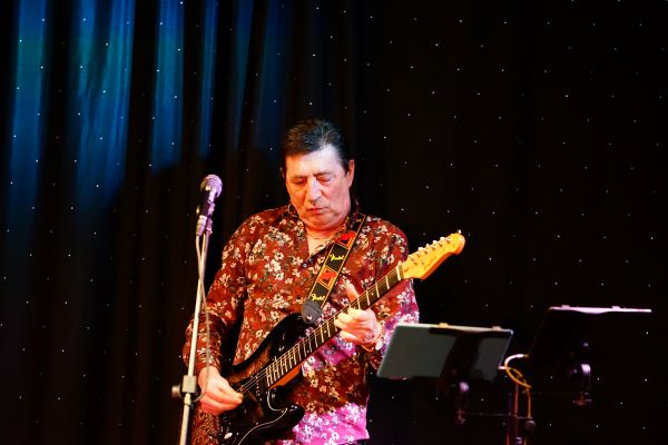 Toby_Graham_gets_everyone_rocking_at_the_Devonshire